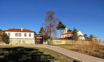 "Стандарт" и "Марица" помагат на 10-вековен манастир