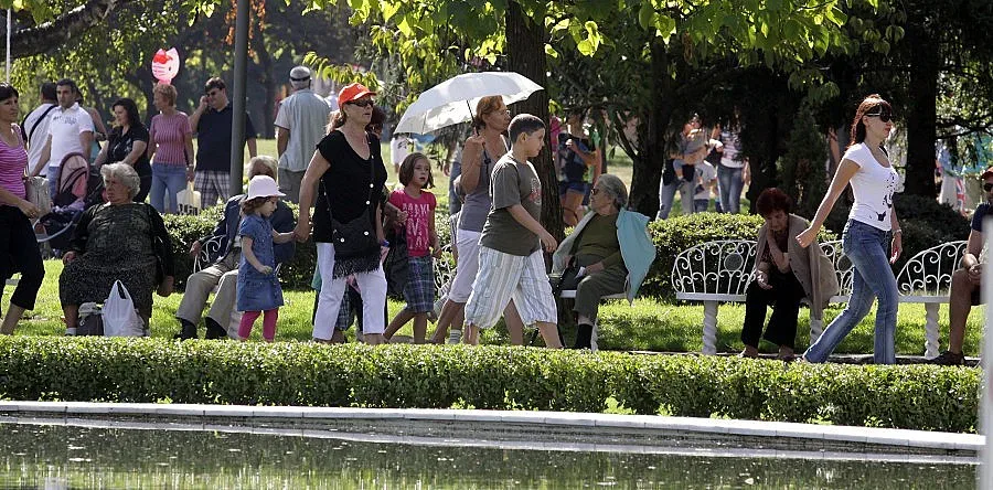 Пръскат срещу кърлежи в парковете