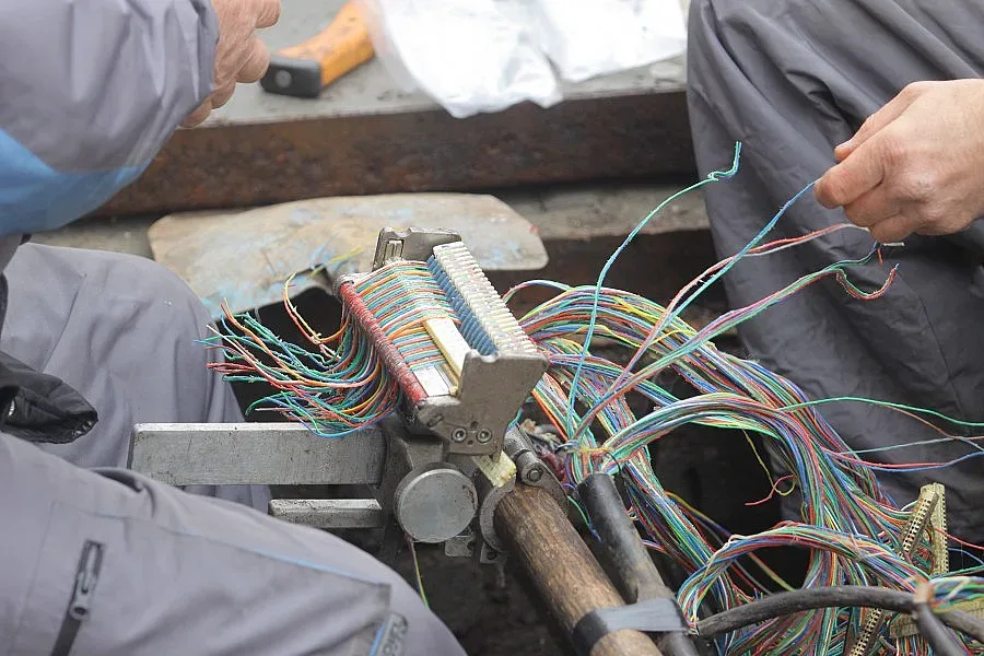 Даниел Купсин купи Макс Телеком