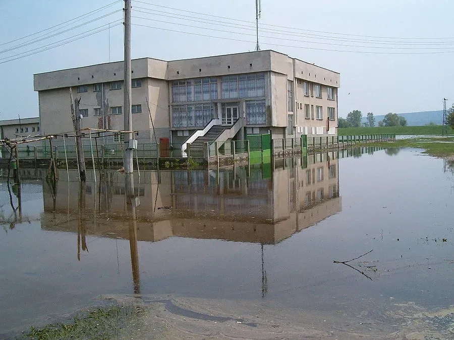 Подпочвени води наводниха 50 къщи в село Долни Цибър