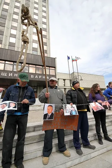 Палаткаджиите стягат бойкот на изборите