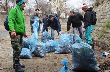 Пролетно почистване и в Свети Влас