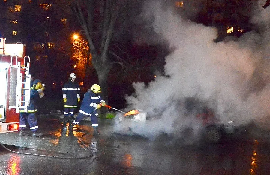 Мерцедес лумна в пламъци в Благоевград