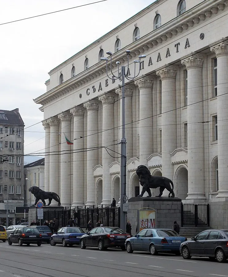 1000 лв. глоба за "овца" към жена