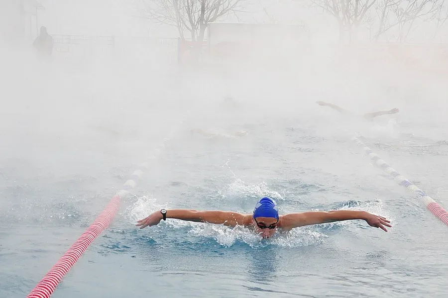 Губернатор раздава 33 500 лв. на плувци