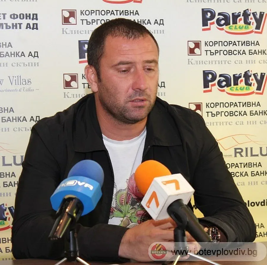 Кривия на шопинг тур с мръсен Рейндж Роувър