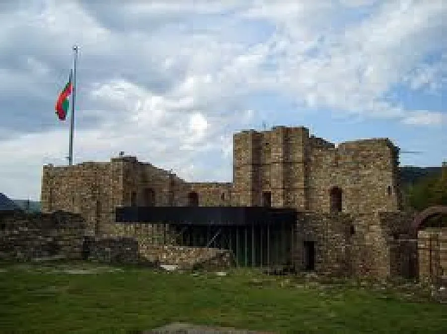 10 тона скала се откъсна от Царевец