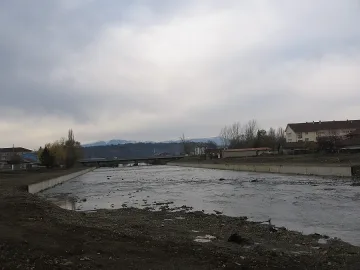 Озаптиха Огоста с бетонови стени