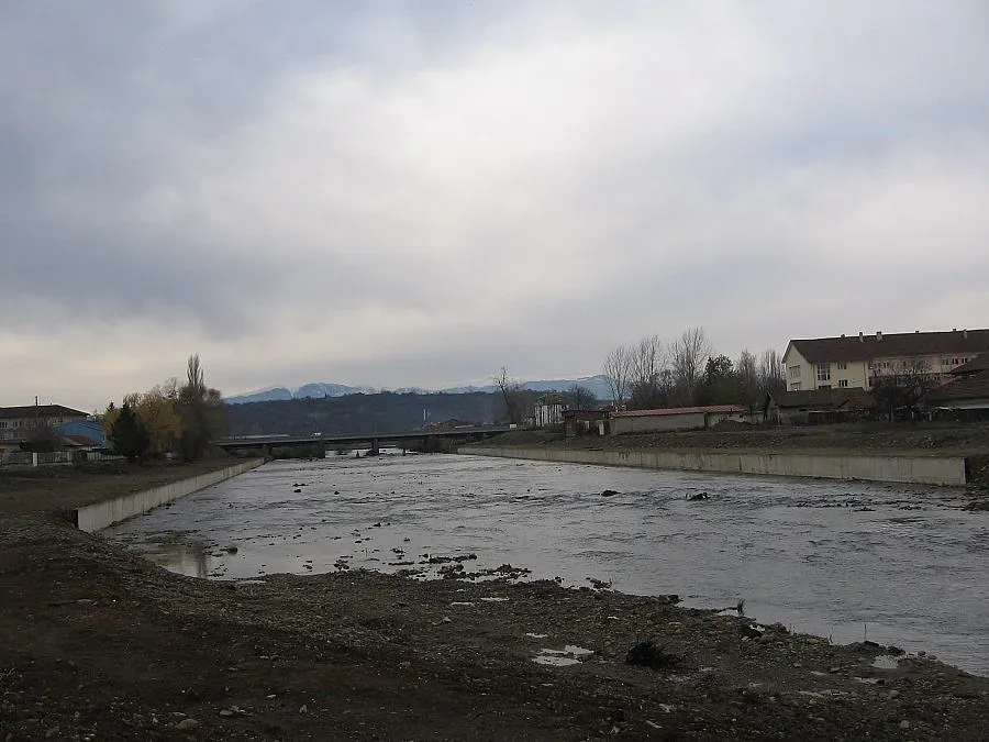 Озаптиха Огоста с бетонови стени