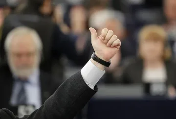 Европарламентът спря нов скок на цената на тока