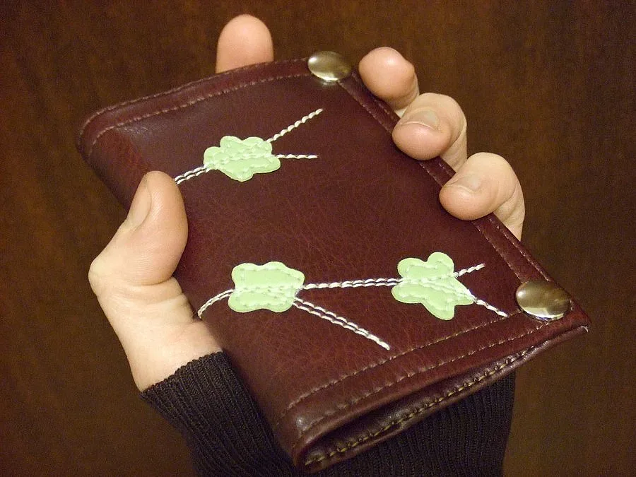 Десетокласничка върна портфейл със 714 лева