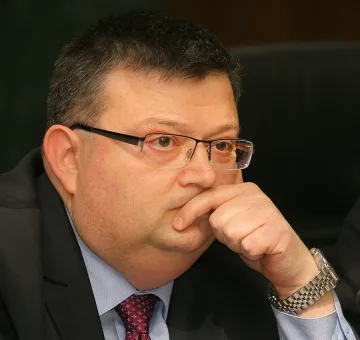 Цацаров отрече връзка на "Бг Уотъргейт" и изборите