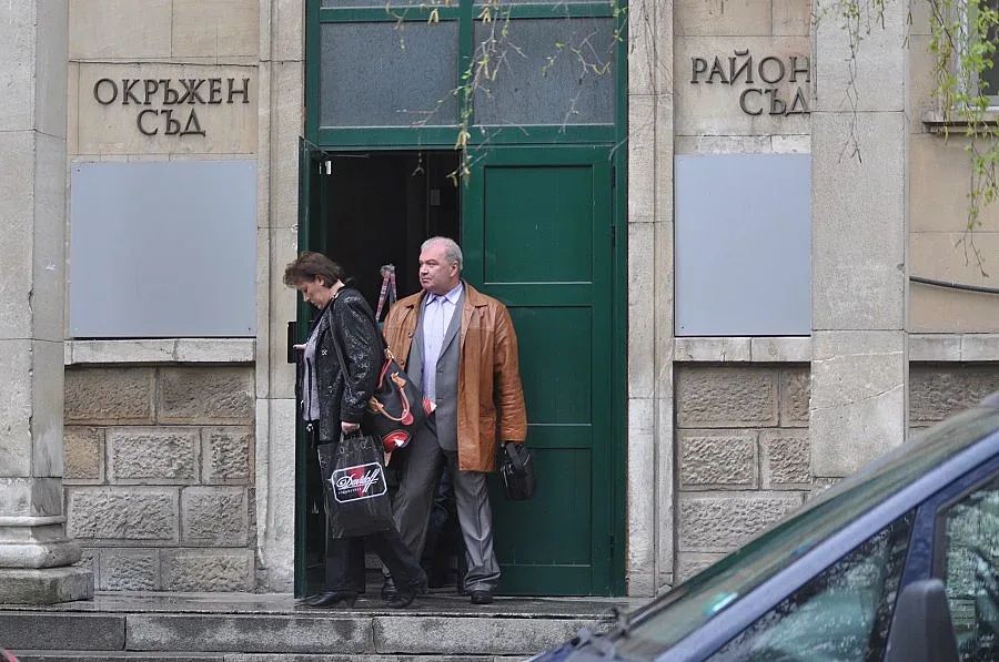 300 мними пациенти на разпит за източване на Здравната каса