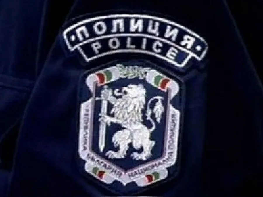 Полицаите докладват за връзки с депутати