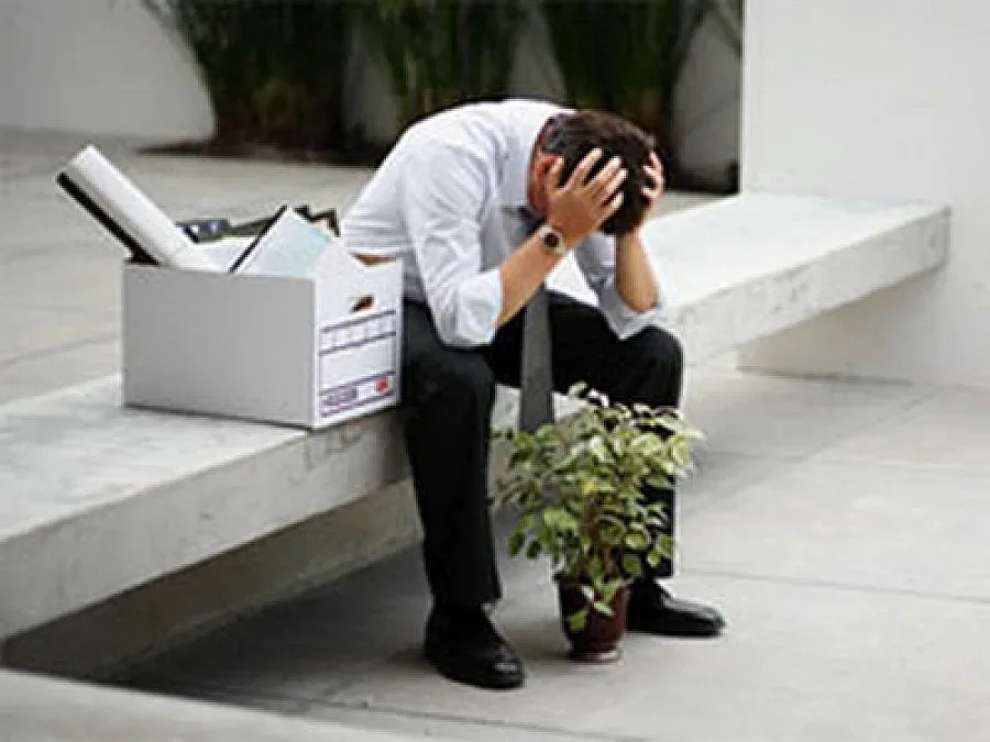 Още 30 000 остават без работа