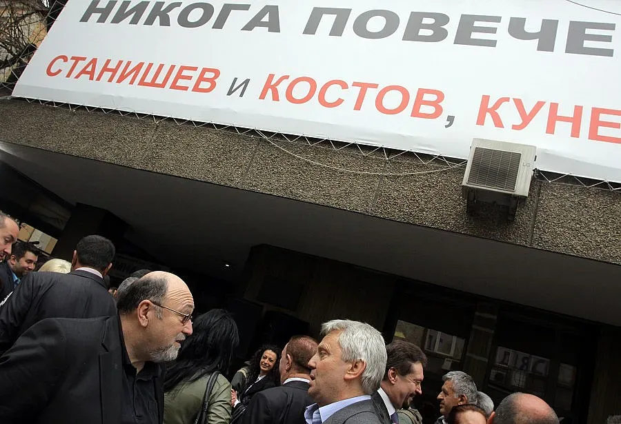 Сините поляха старта в пиано бар