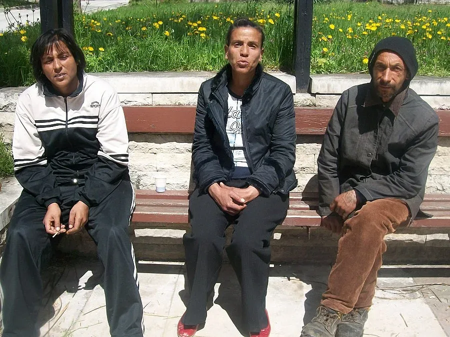 Спасиха от алкохолно отравяне осмокланик и 16-годишна футболистка