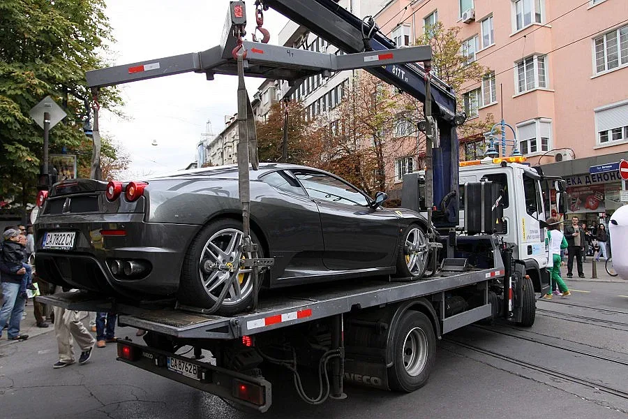 Собственици дължат по 18 бона за наказателен паркинг