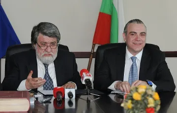 Министърът на културата не е използвал шофьорската си книжка от години