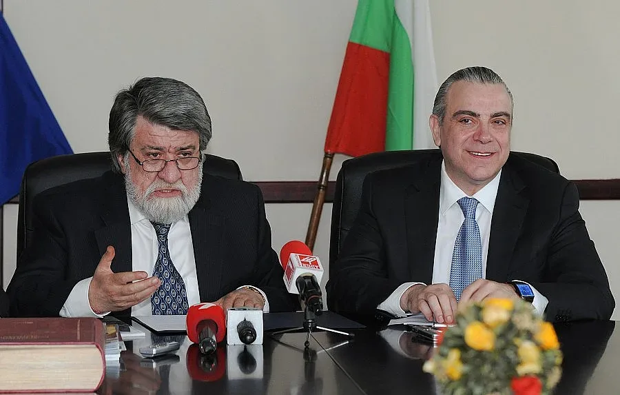 Министърът на културата не е използвал шофьорската си книжка от години