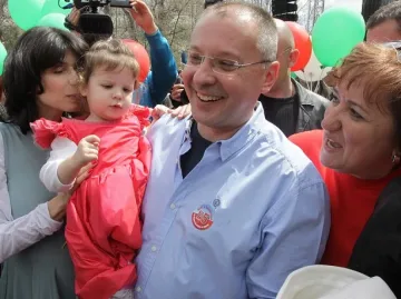 Станишев се жени след вота