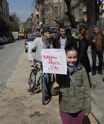 Паветата по "Иван Асен II" остават