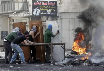 10 загинали и 15 ранени след взривения автобус в Пешавар