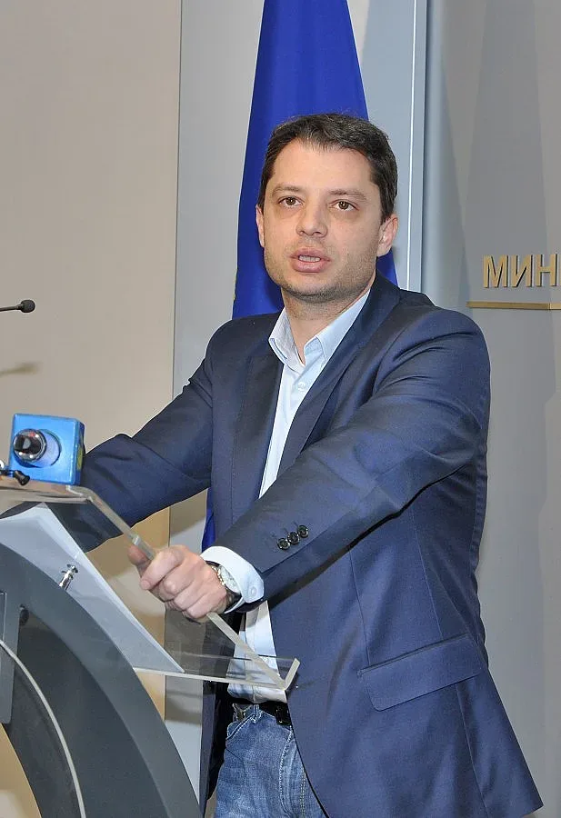 Добрев: Ще привличаме по 5 милиарда инвестиции на година