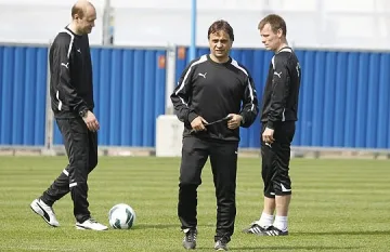 Три червени картона на "Герена", и три точки за Левски