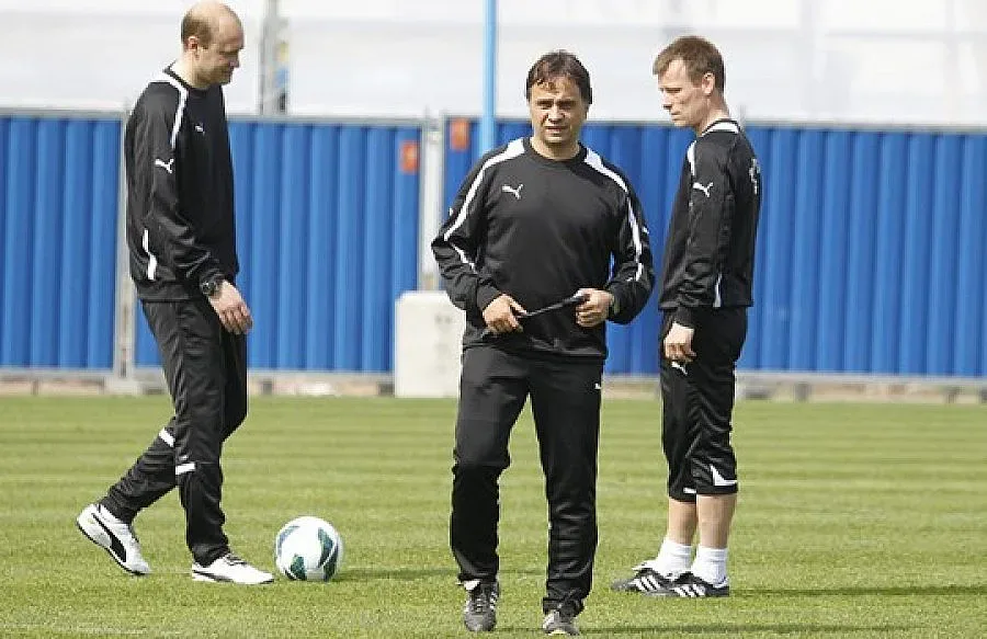 Три червени картона на "Герена", и три точки за Левски