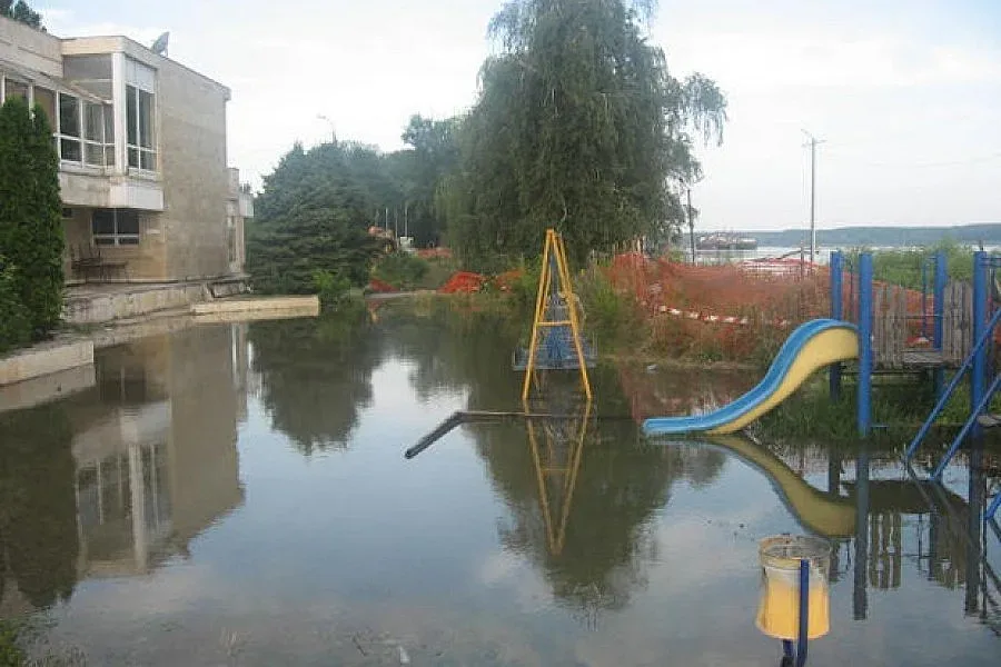 Дунав се покачи още при Лом