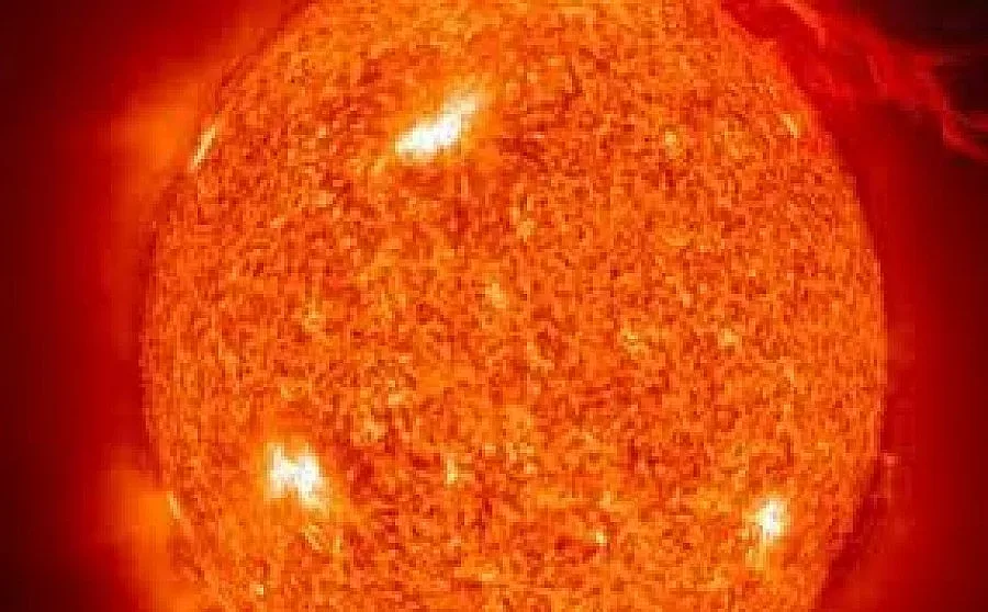 Магнитна буря връхлита Земята