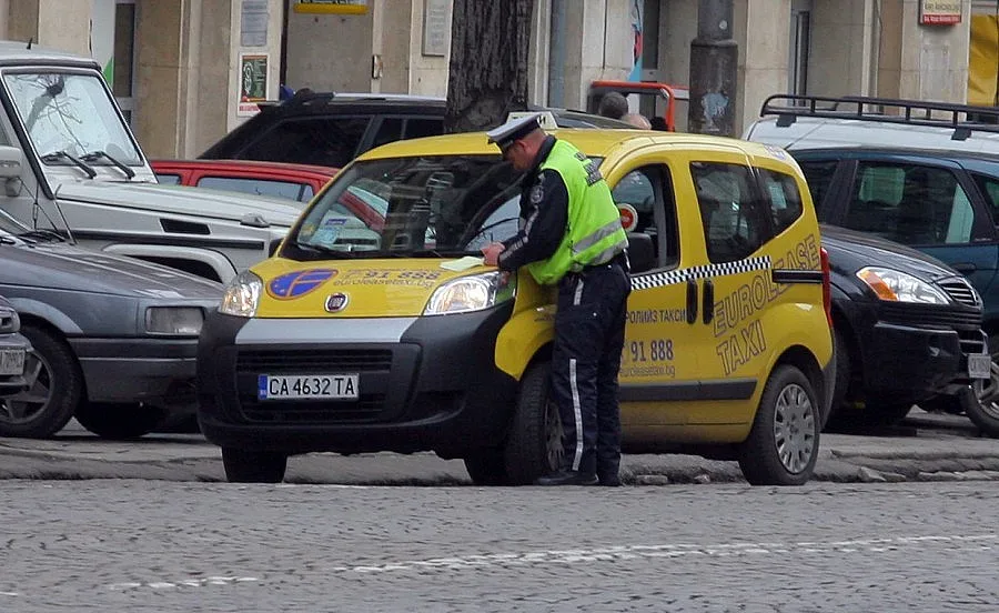 Дипломатически джип и такси са се ударили в Студентски град