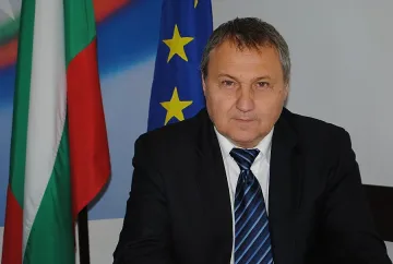 Губернатор към партиите : Не атакувайте институциите!