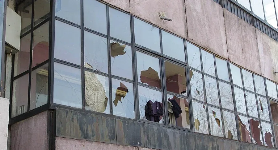 Полицаи изведоха жена, която плаши със самозапалване