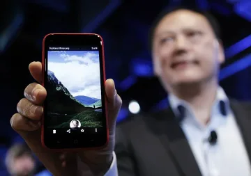 Първият Facebook смартфон е вече на пазара