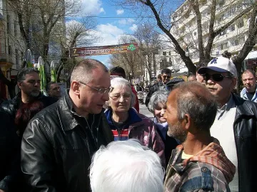 Станишев носи още мартеница за кадем