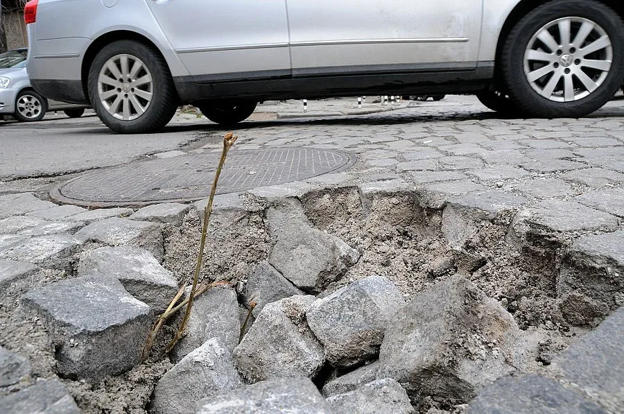 Село спира тирове с блокада