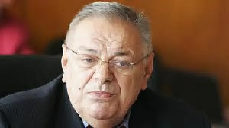 Ваят Желязко Христов върху 800-килограмова морена
