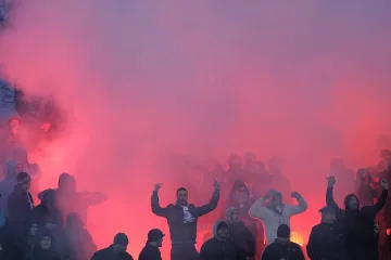 Фенове спряха автобуса на "Левски"