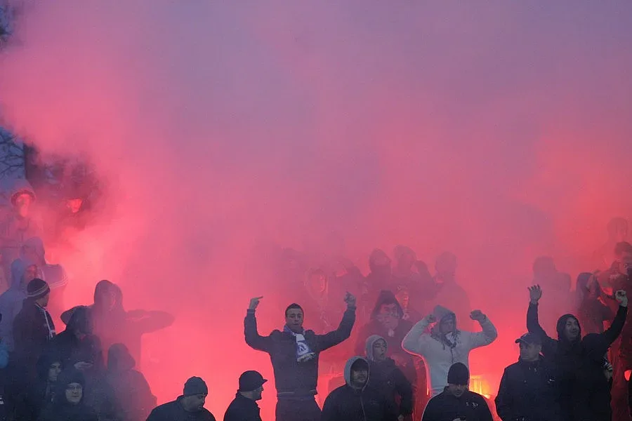 Фенове спряха автобуса на "Левски"