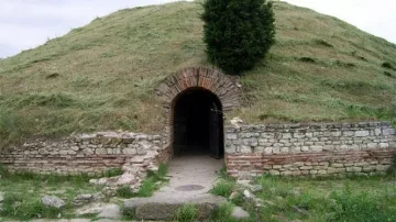 Просят пари за съкровища