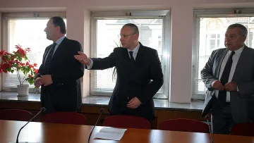 Жрици гадаят за Станишев