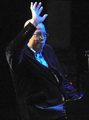 Йорданка поглези Валдес с рози и шоколад