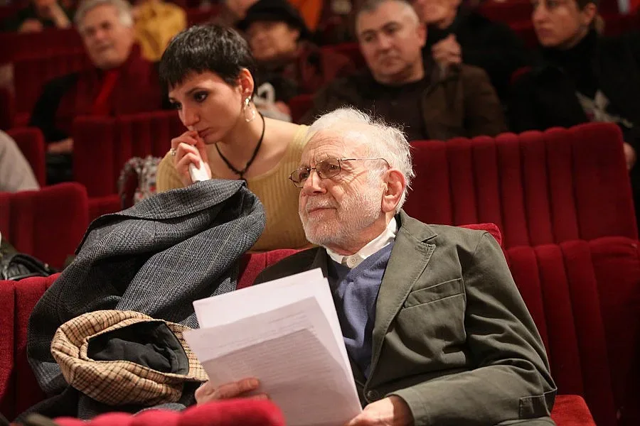 Киноцентърът се срива в "джобното издание" на "Немирната птица любов"