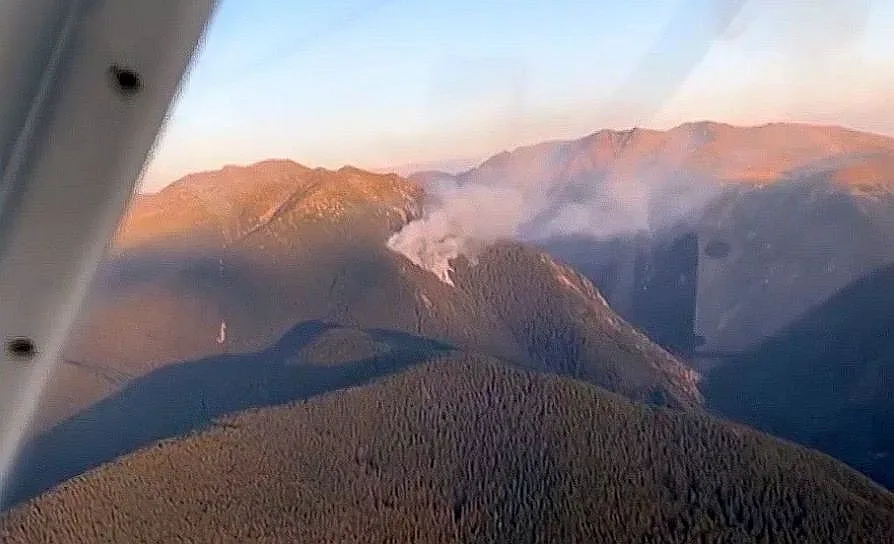 Рила продължава да гори! Докарват помощ по въздуха
