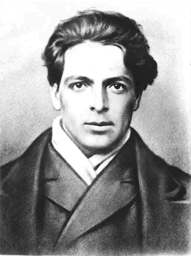 Паметната плоча на Христо Смирненски с избити букви