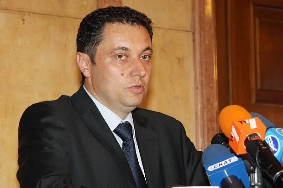 Яне Янев: Има задкулисна политика, за която обществото не знае