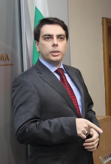 Василев: Може и да няма скок в цената на тока