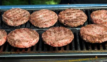 Готвачът на Де Ниро върти плескавици в Пловдив